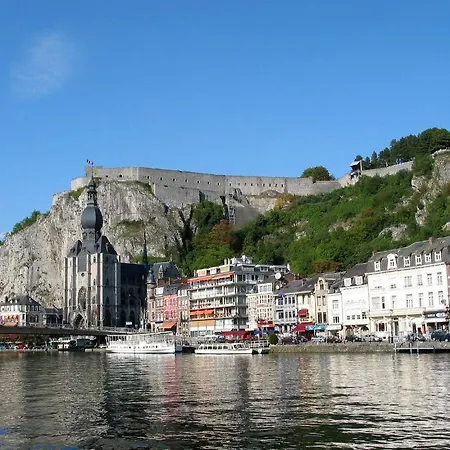 Couette-café La Source Fleurie 3*