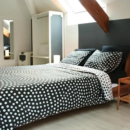 Couette-café La Source Fleurie 3*